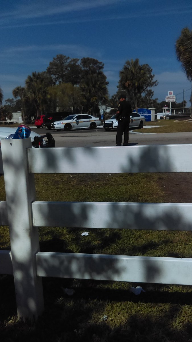 CassandraMeenag's tweet photo. #countrysidevillagemanhunt https://t.co/dFo65xdyTA