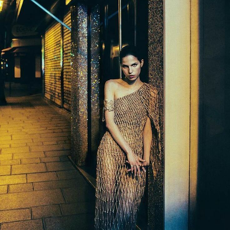 TryWearEasy's tweet image. Golden shades of beauty with @Vogue_Ukraine featuring model @HayettMccarthy in a #HauteCouture #SpringSummer16 asym…