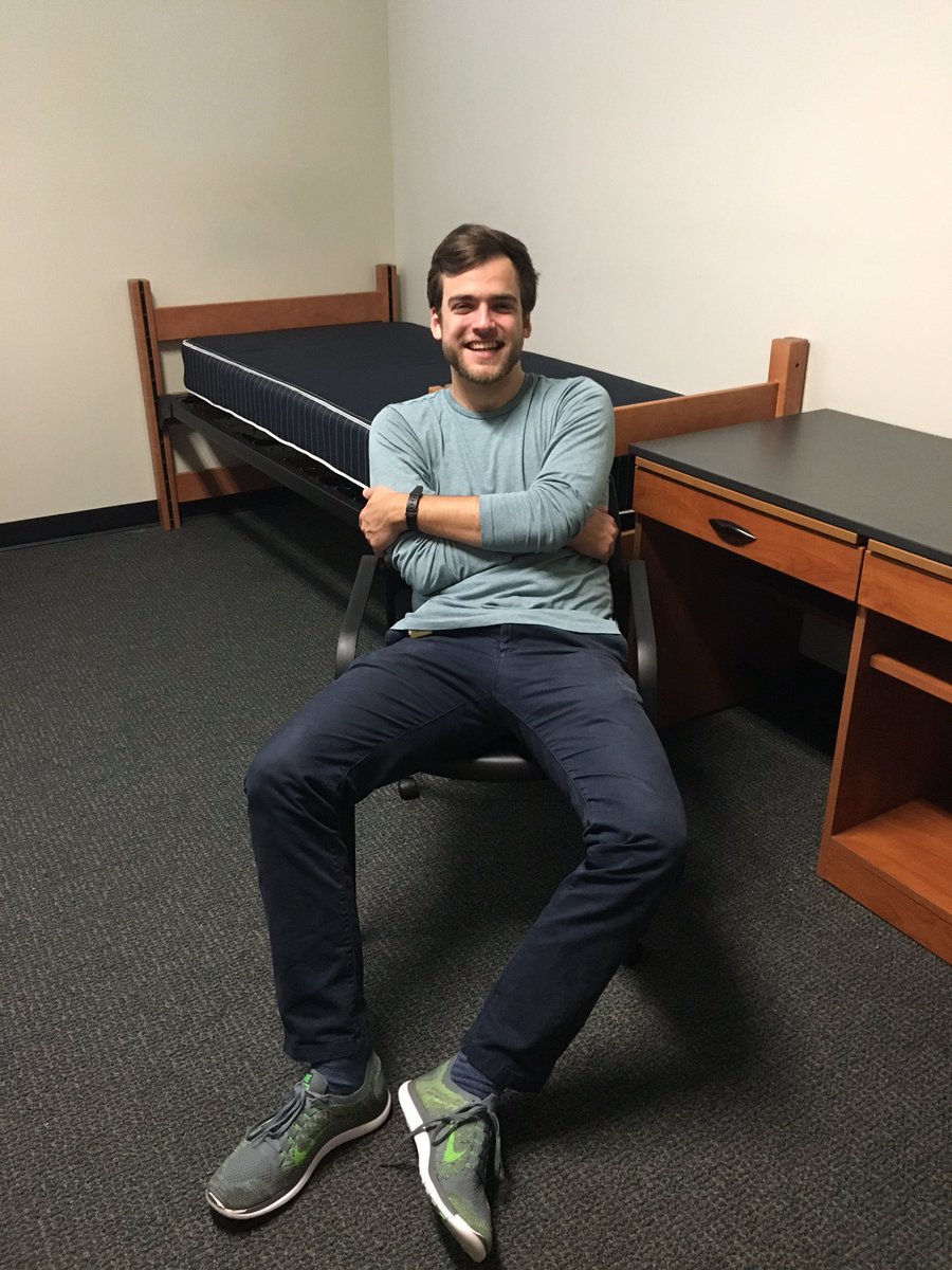 AML2K's tweet photo. Checking out today. #byedormlife @AustinjIngalls https://t.co/99AAK4ADTb