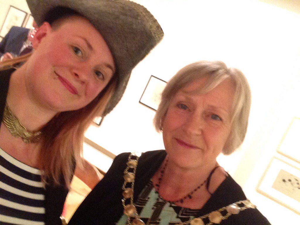 alleyes_thisway's tweet photo. Schmoozing with the new Mayor and Deputy Mayor #OyezOyez #loveFalmouth #greatandthegood #Falmouth #contemporarycrier https://t.co/VajvbQvDOI