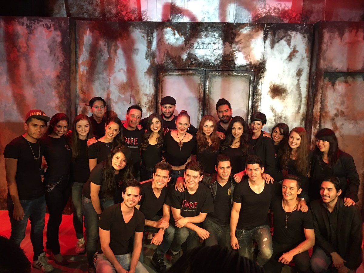 bertfru_merman's tweet photo. El elenco de @CarrieElMusical listo para darte #LaNocheQueNoOlvidarás a partir del 13 de mayo. Teatro Julio Prieto. https://t.co/sx7eRtWrEo