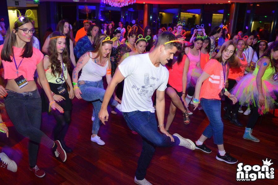 TeenWolfcon's tweet photo. Dance time with the Carver👌🏻#TFMICB #WolfiesParty https://t.co/Y5z9YSqpDv