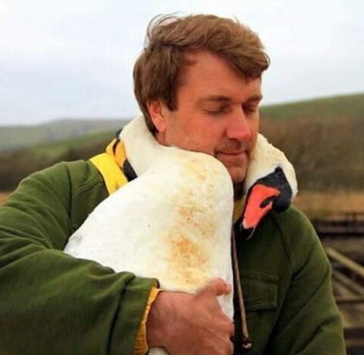 Bulshit02's tweet image. #درررررعه
بجعة تعانق رجل أنقذ حياتها بعد معالجتها من الإصابات والجروح مشاعرها ترسم اجمل عبارات الامتنان على إنسانية هذا الرجل 
v