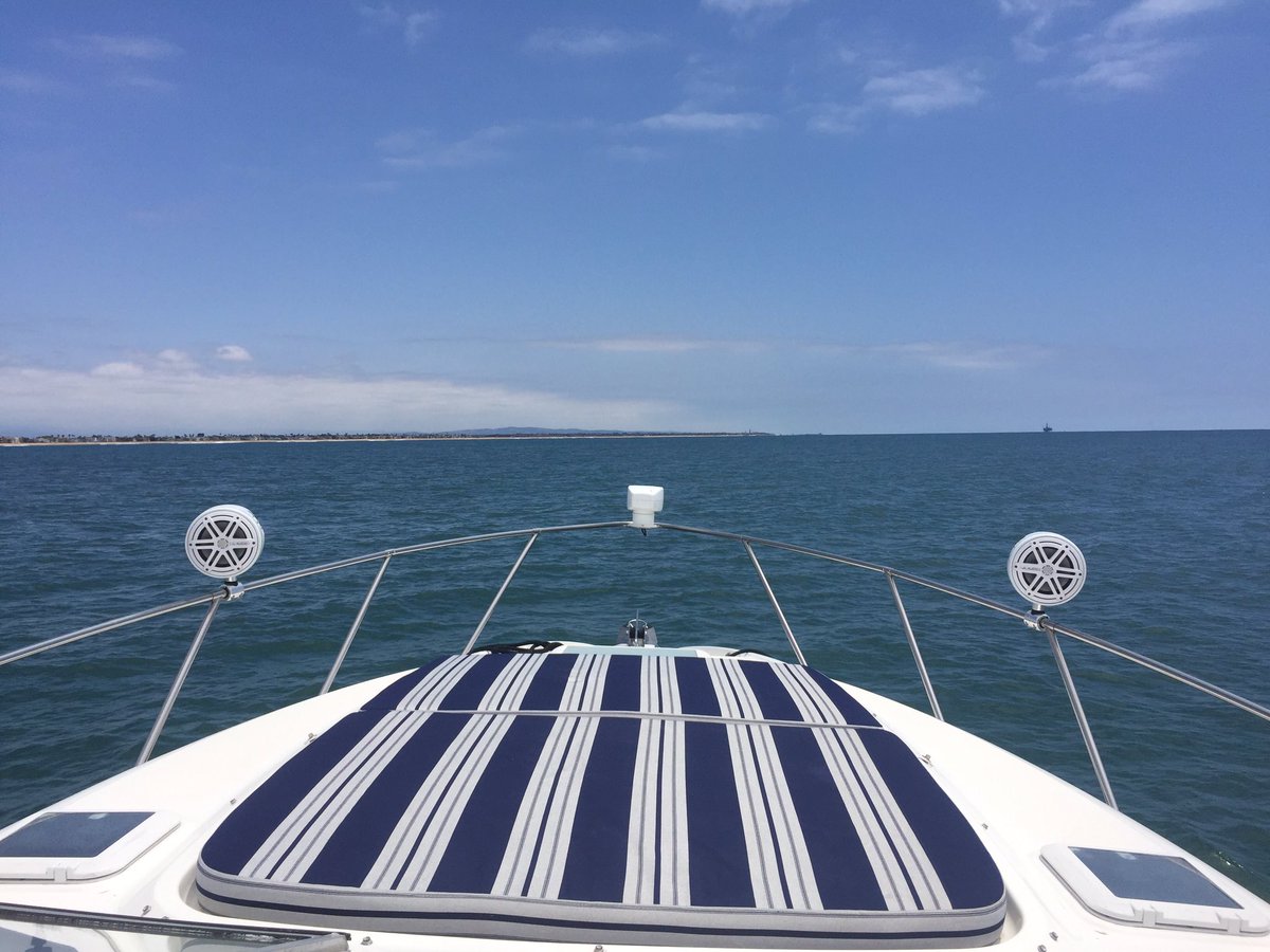 IntegratedMSys's tweet photo. Rockin out with @JLAudio on the way down to the #NewportBeachBoatShow. #roughlife #someonesgottadoit https://t.co/QtugDlYtmD