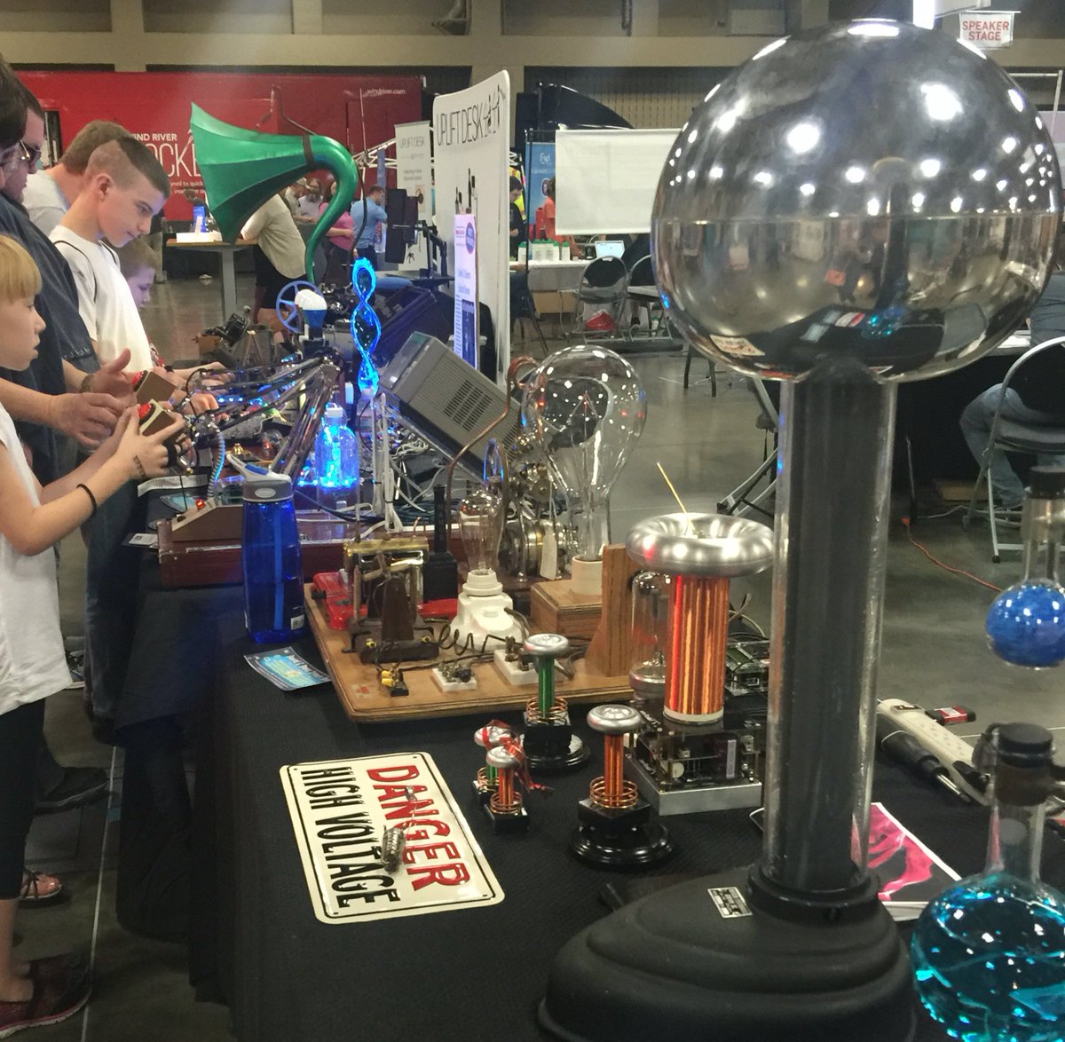 STEMmakers's tweet photo. We had so much fun this weekend at the Austin @makerfaire! If you missed the fun, check out the @HouMaker in NOV ! https://t.co/JSnFjGgS1N