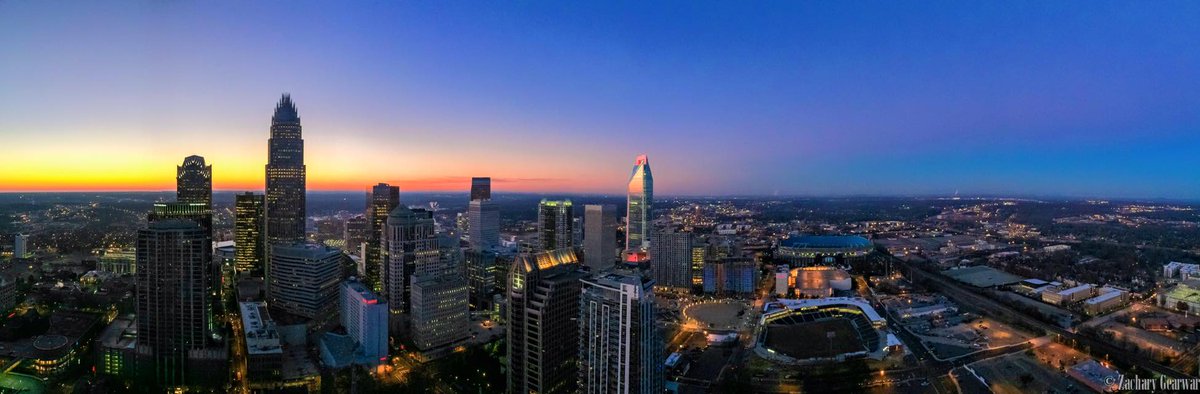 Alpha_Canvas's tweet photo. The Charlotte skyline showing off again! #CLT #skyline #QC #CLTskies #CharlotteNC https://t.co/t75DuhIZOE