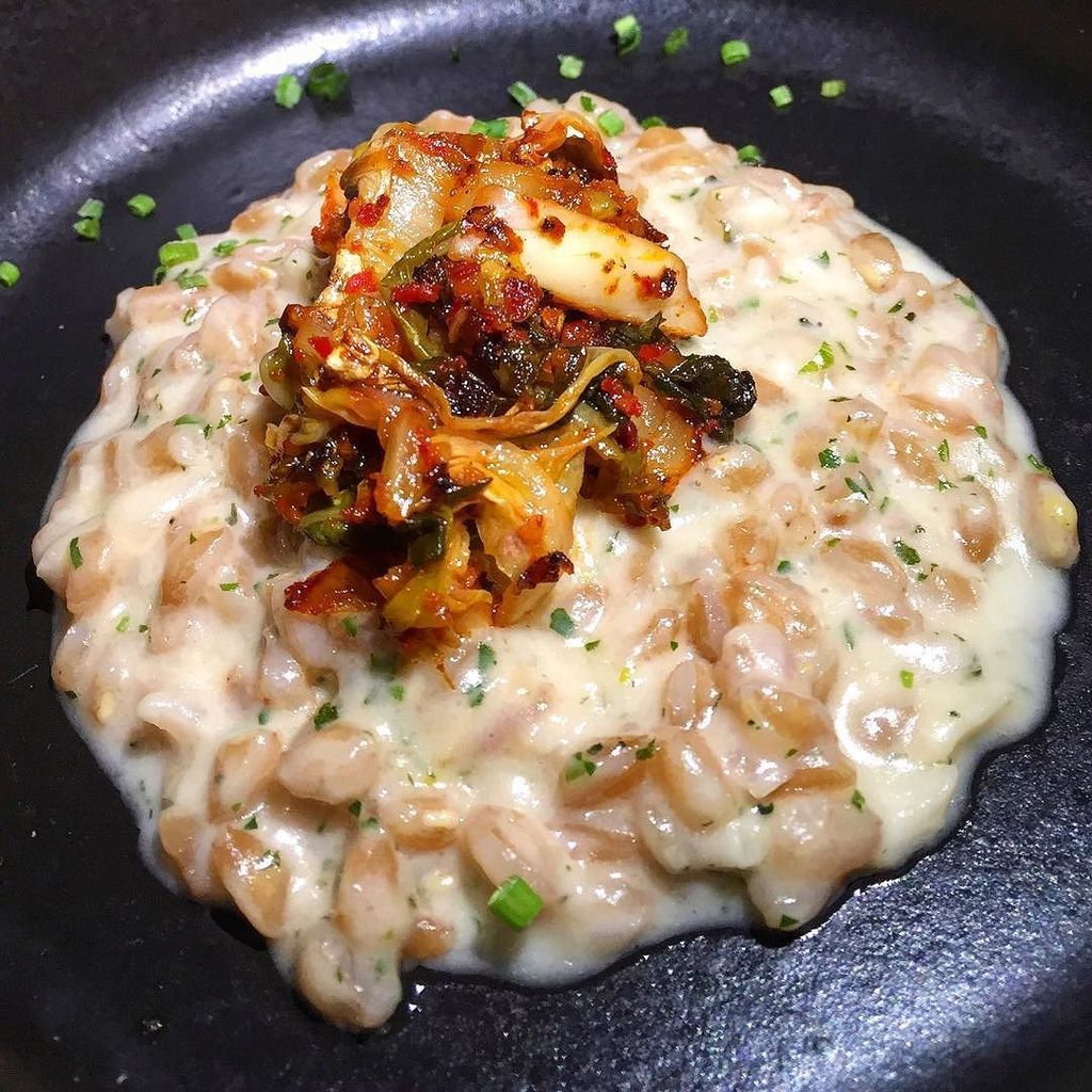 Italian meets Korean. 🇮🇹🇰🇷@bistropetit's beautiful #Kimchi #Farro #Risotto. Perfect al den… ift.tt/1WliPgr