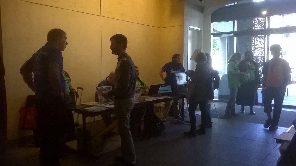 AsilHillman's tweet image. #KCIT happening now, #handsontechnology at King Street allowing customers to sign up and use technology