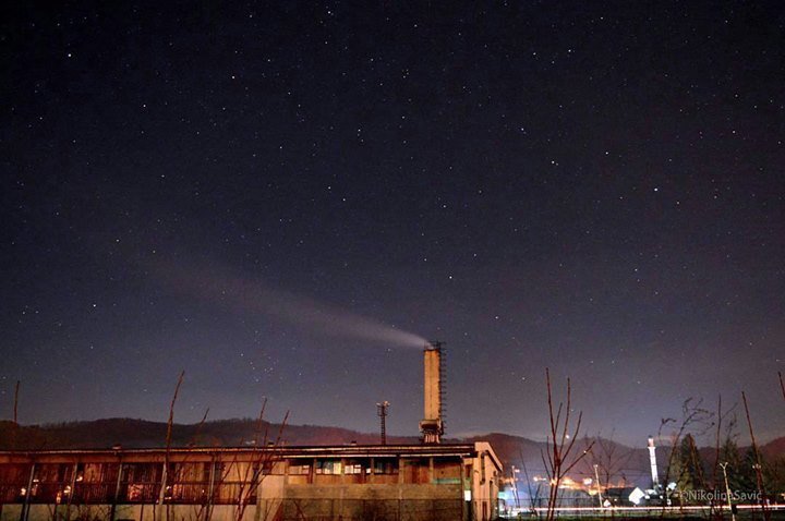 MojaSrpska's tweet photo. Autor @ninine_fotografije ・・・ Dark night,bright stars #dark #night #nightsky #stars #sky #astronomy #factory #chimn… https://t.co/zcj29amWNr