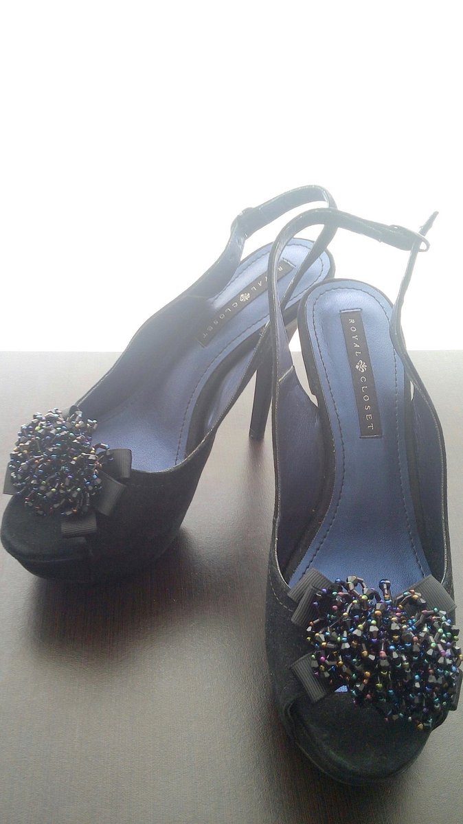 RoyalCloset_RC's tweet photo. Zapatos núm 4.5 mex $400 venta por email o showroom, efec y TC. Info ana@royalcloset.mx #regalo #mamá #liquidación https://t.co/0jft7osFrQ