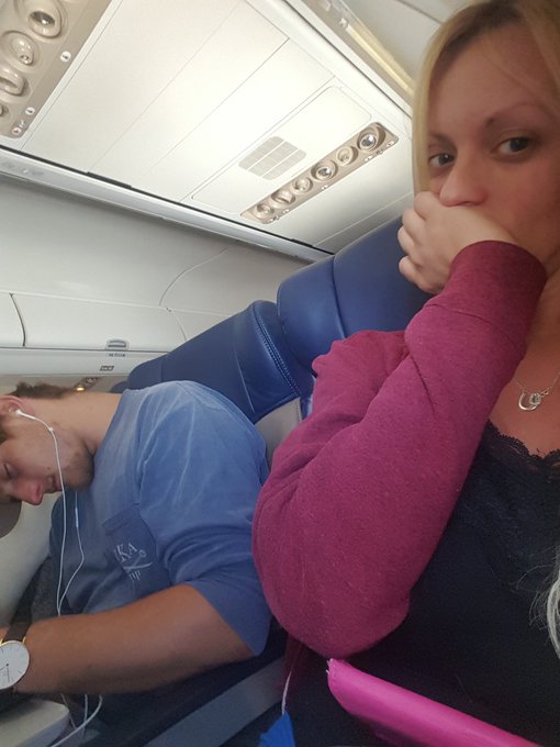 He passed out https://t.co/aIVINVyfgb<a href="/tag/fan"class="tags"><span>#fan</span></a>