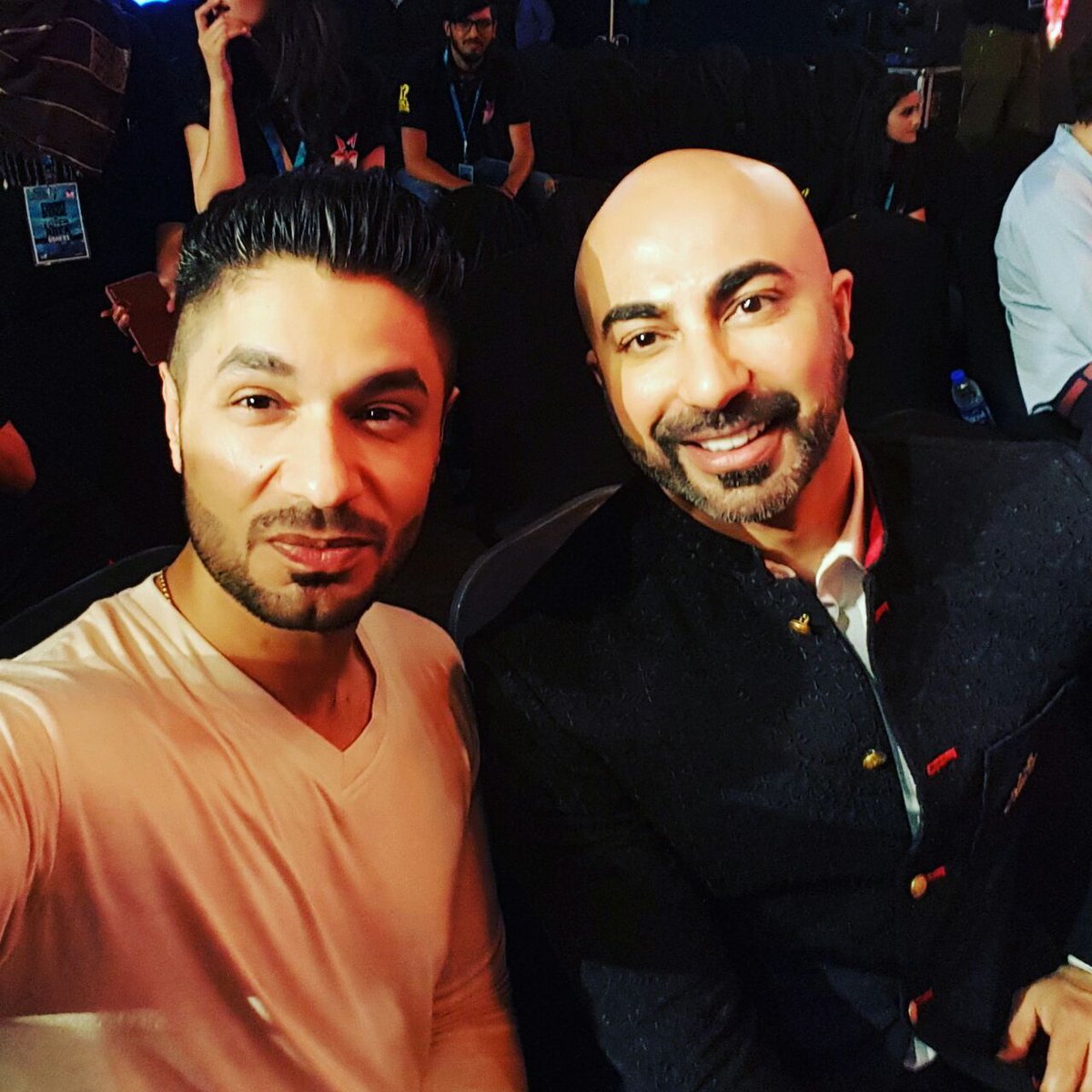 KarachiNow's tweet photo. #BCWGOLD #BBPR backastage 
Hasan Rizvi with coutureking HSY https://t.co/xqq1VLdGpt