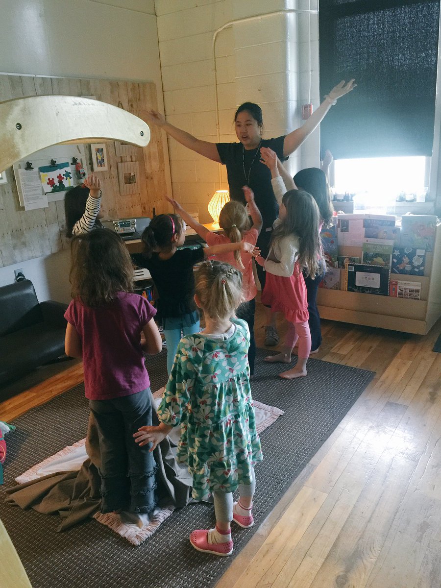 TennerAshley's tweet photo. Ballet lessons with Jessica @ChildCareYMCA  #childfun #physicalliteracy #funinside #activeliving #becreative https://t.co/OwsmJn1xKm