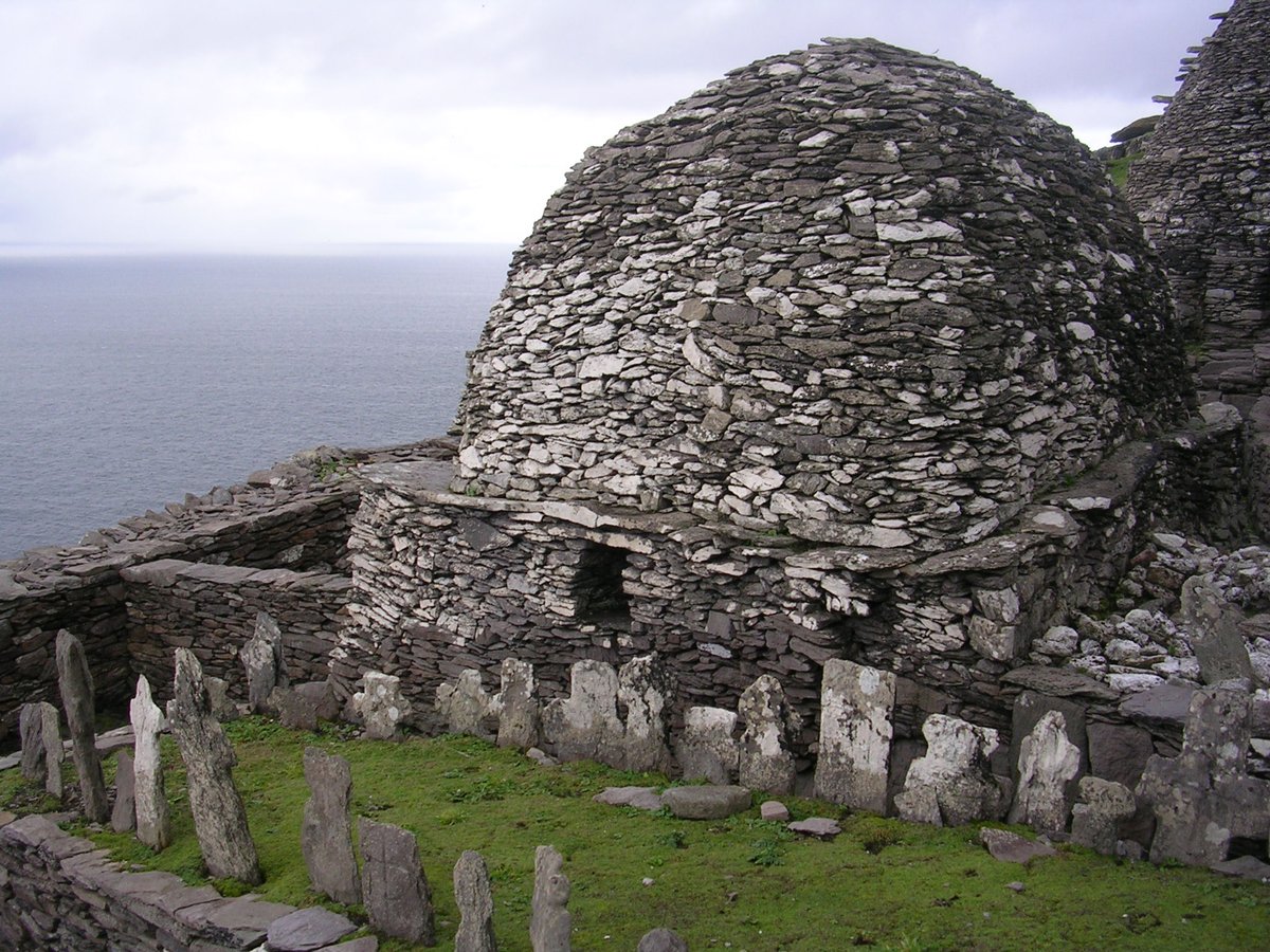 世界遺産好き Sur Twitter アイルランド スケリッグ マイケル アイルランドの南西沖12kmの海上に浮かぶスケリッグ 諸島のひとつであるスケリッグ マイケル島の修道院は 絶海の孤島に残る中世の石積みの修道院 ヨーロッパに現存する最古の修道院で聖ミカエルを