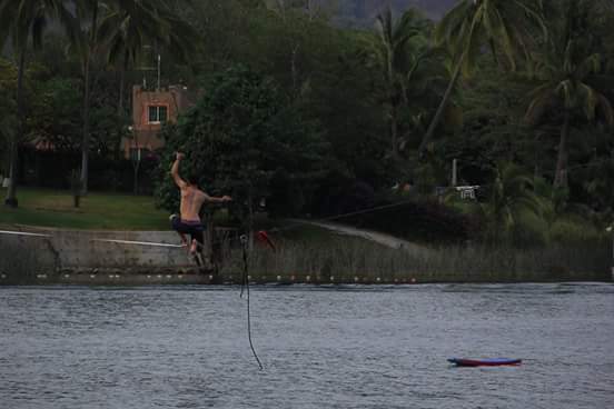 SlacklineVZ's tweet photo. #BalanceGDL con más de 150m de #Waterline! https://t.co/F8Gwm23PLh
