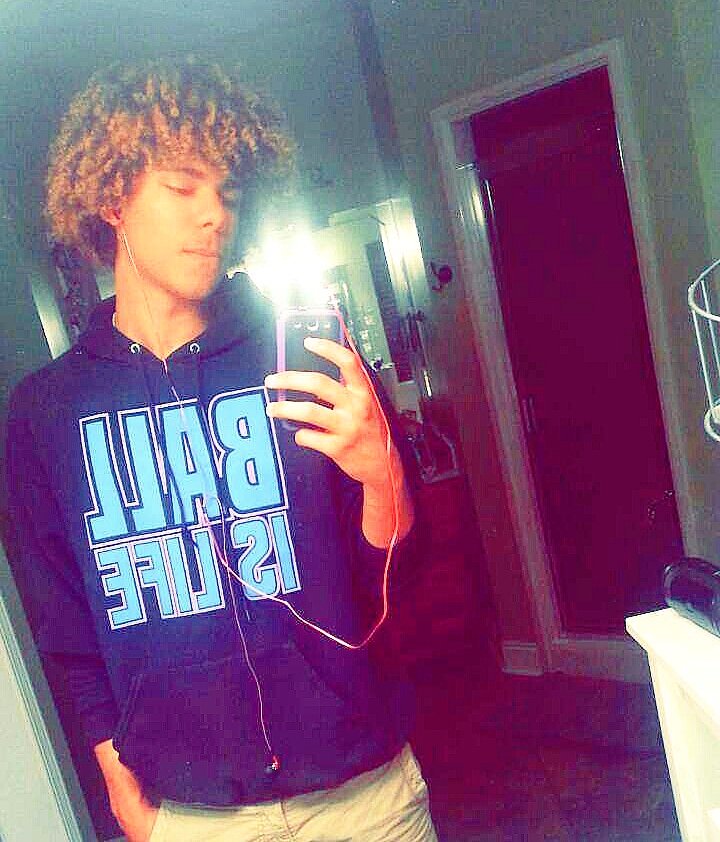 AJBazemore's tweet photo. "Always haffi look out, yuh no know if yuh head book out" - I break my neck looking out for myself💯 https://t.co/RmlewomNvg