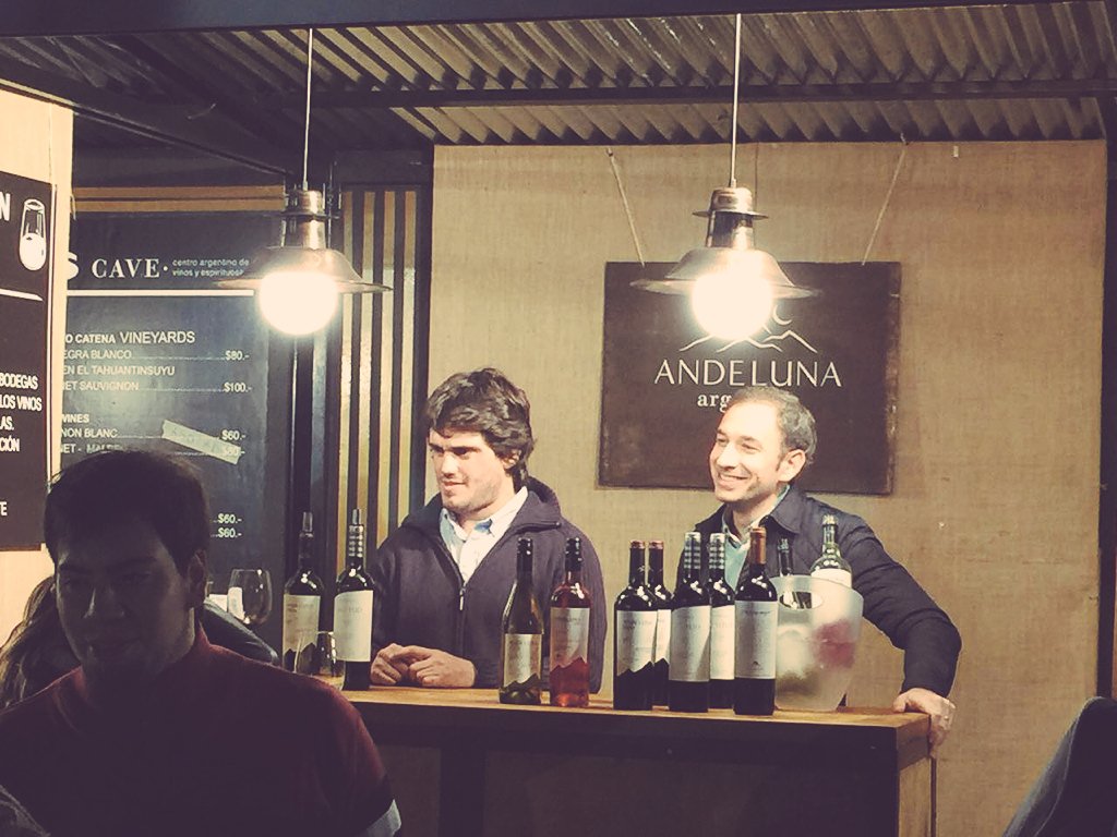 BodegaAndeluna's tweet photo. Así vivimos #Masticar2016 en el stand de @BodegaAndeluna https://t.co/rdRM9yINmq
