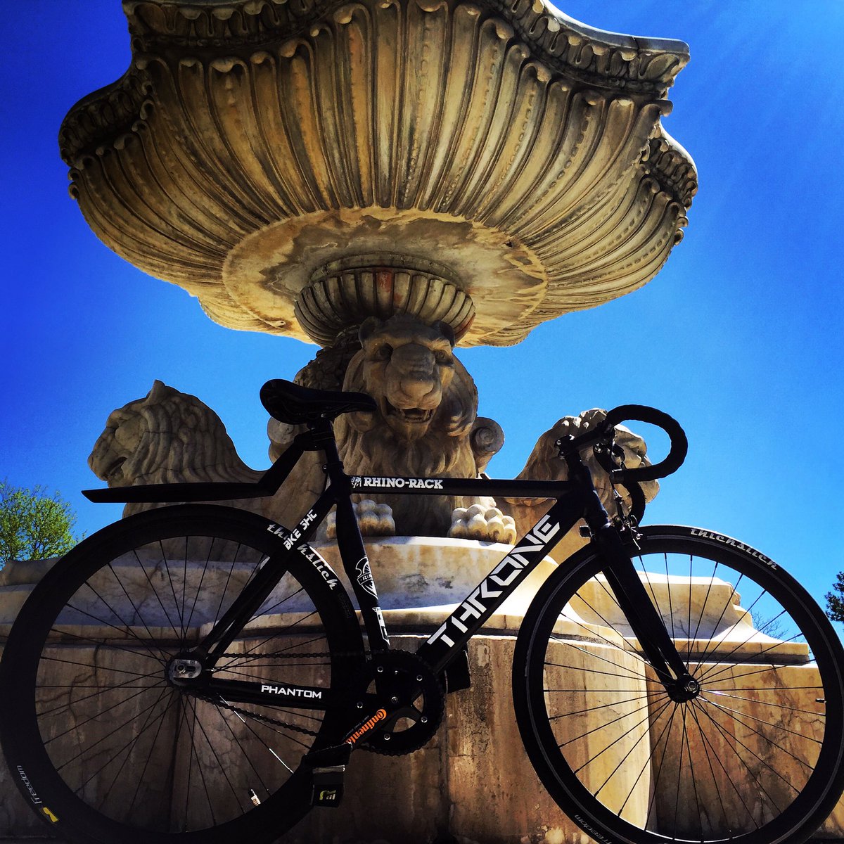 timaxiom's tweet photo. #thronebicycles #urbancyclistdenver #courier #jj's #fixedgear #trackbike #46-15 #bananabread #34miles https://t.co/fpnBcXFWsq