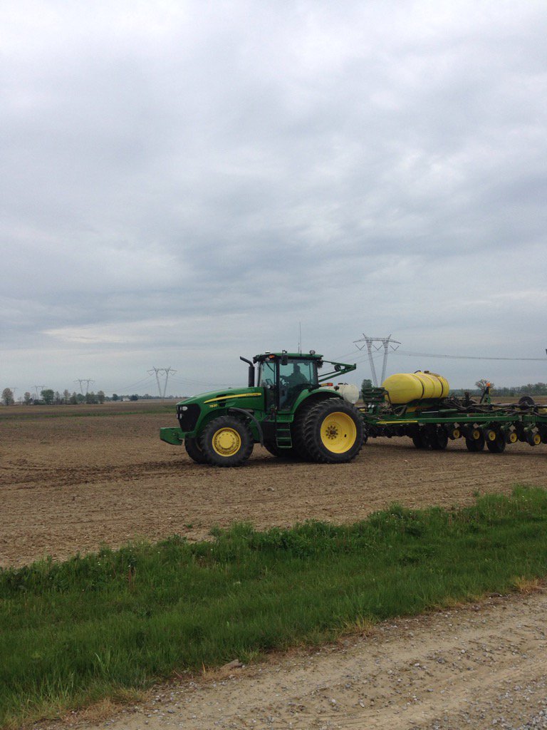 kylewalls7's tweet photo. Plot day! Found an opening in the rain. #smsaw @ChannelSeed @AgroJaredOH @Channel_OH https://t.co/Ig1kngPTvo