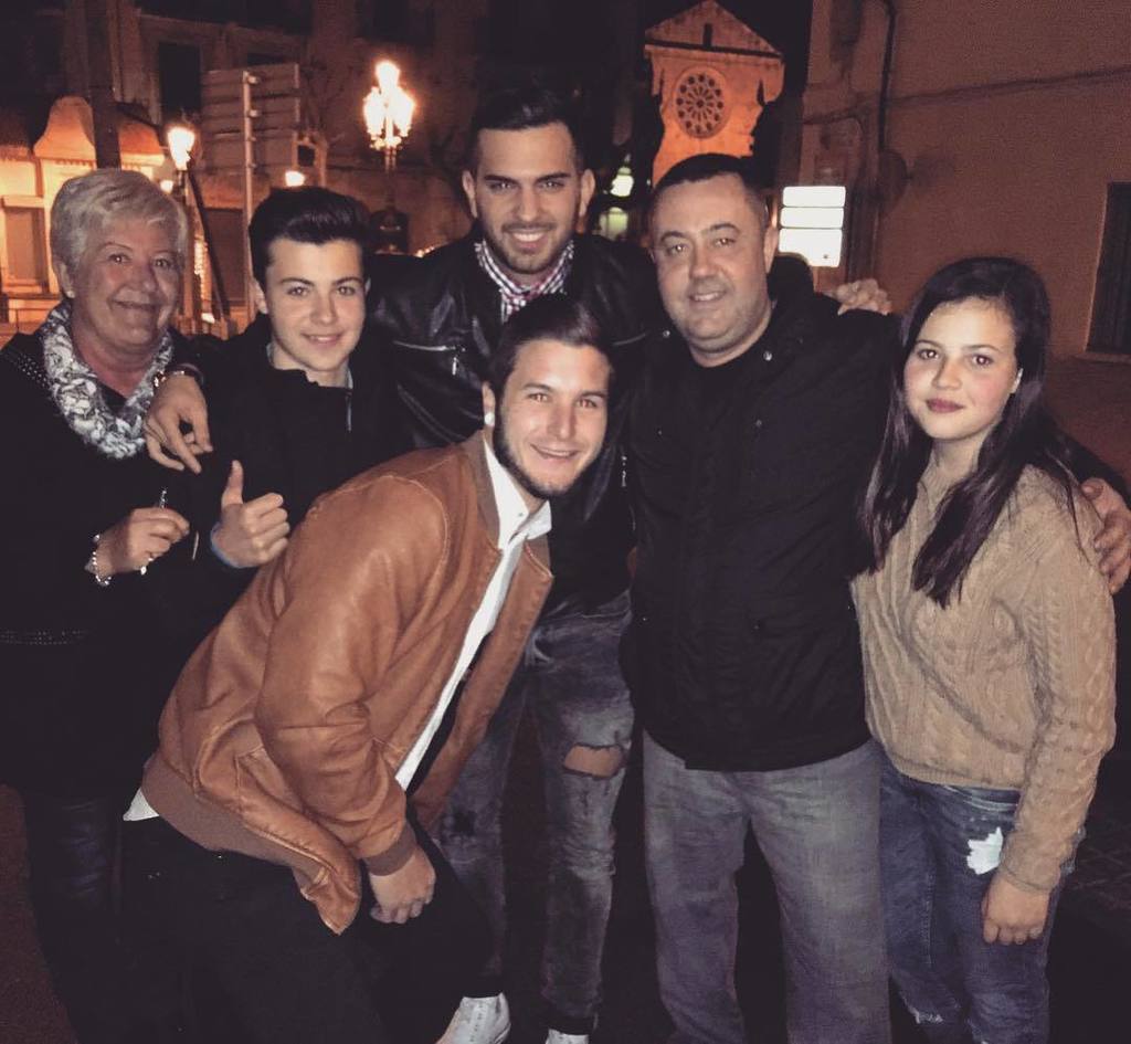 realityopp's tweet photo. S U S I C O 💪 😋 #susico #famili #sigueasi #adarlotodo #supervivientes2016 #onduras #grande 🔝 de @christianrivera10.… https://t.co/5YILSRcvSu
