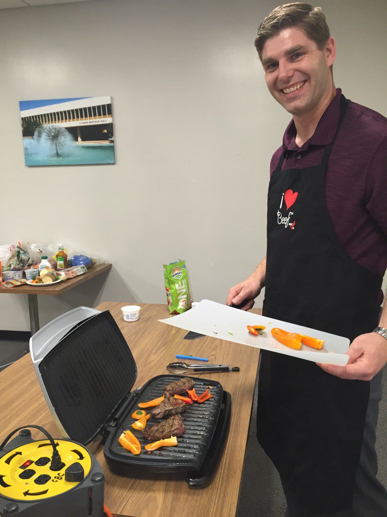 GigiFood's tweet image. .@GigiFood Men in #Nutrition lead healthy nutrient-rich food choices /c #beef in 3.5 oz portions @WinsteadCalBeef