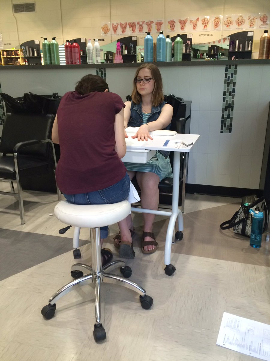 LisaPolk's tweet image. Cosmotology family open house @miller_src what a treat! A beautiful salon classroom @RCSD_No81 #yqr