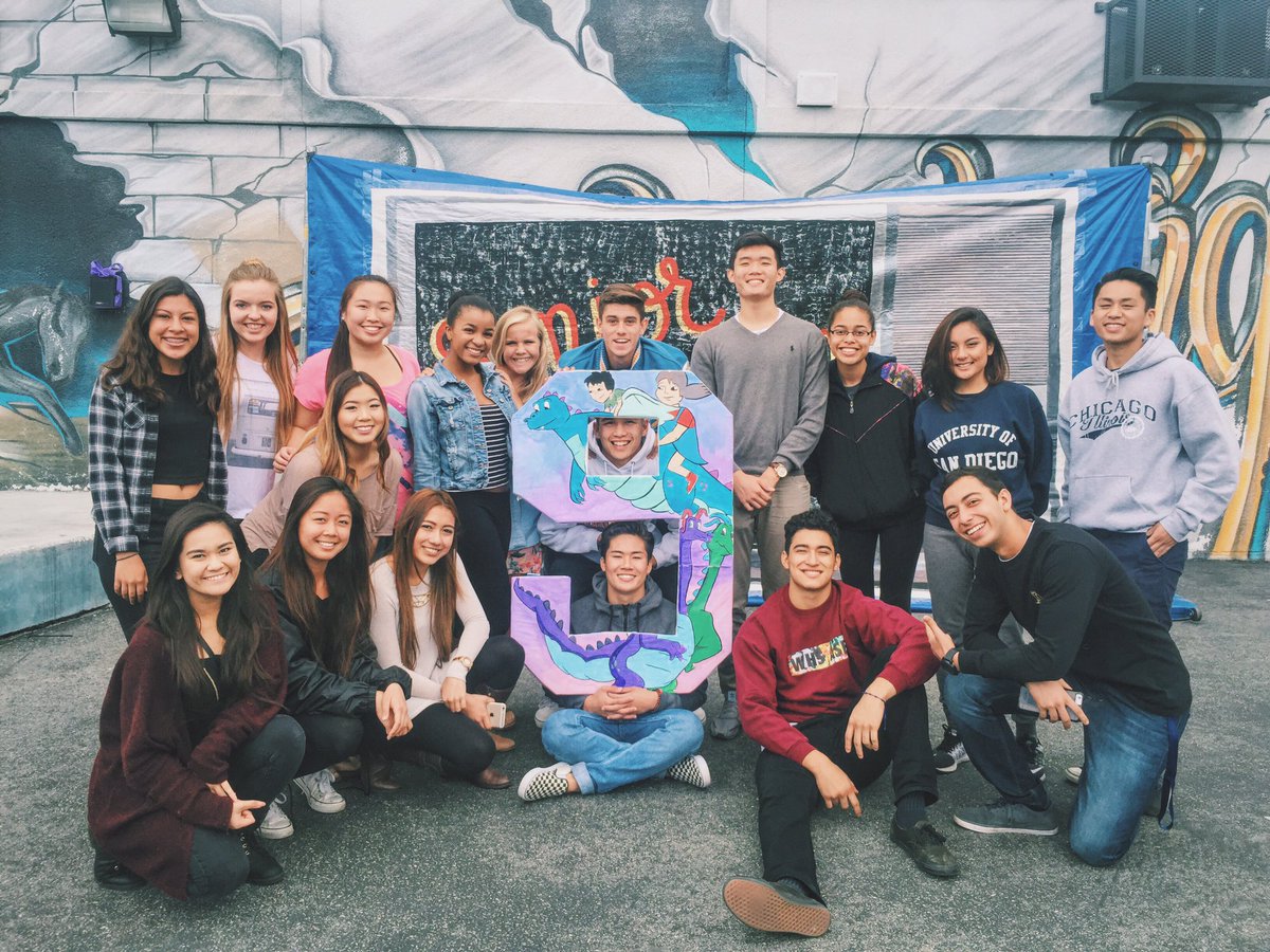 WalnutHigh_ASB's tweet photo. ASB Class of '16 turned Walnut Upside Down, It's a 9 now 📺☁️🎓 #SeniorCountdown2016 https://t.co/juxdKEO7RF
