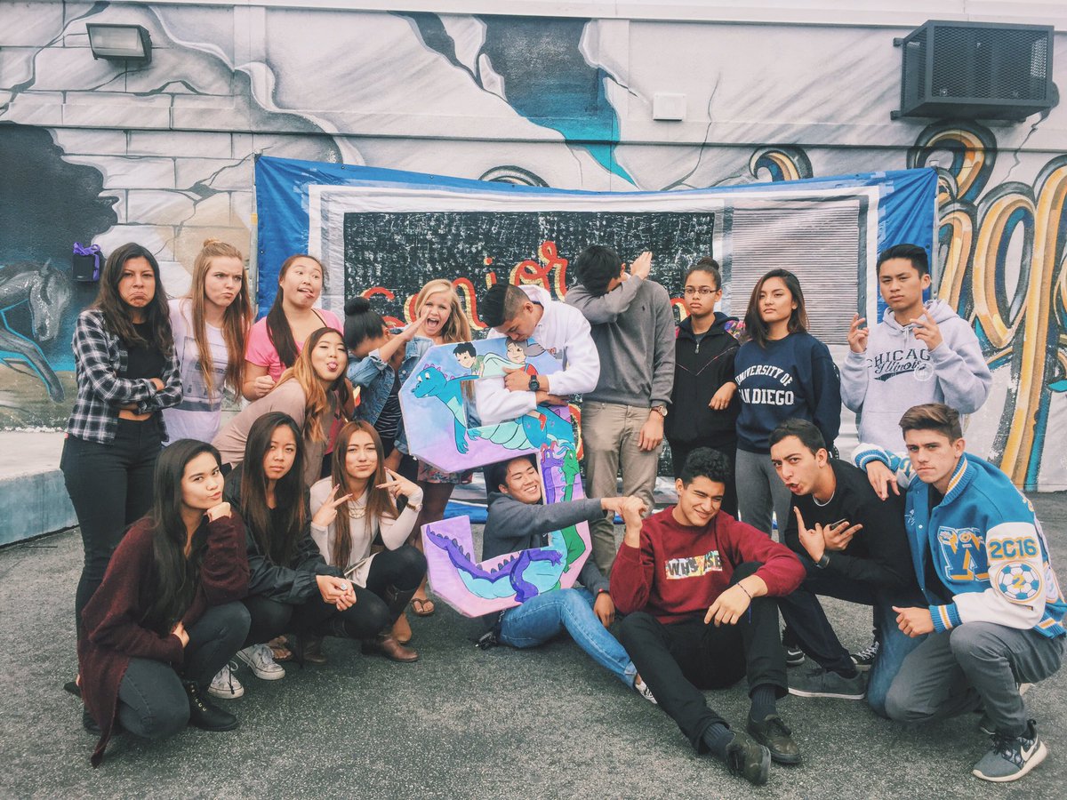 WalnutHigh_ASB's tweet photo. ASB Class of '16 turned Walnut Upside Down, It's a 9 now 📺☁️🎓 #SeniorCountdown2016 https://t.co/juxdKEO7RF