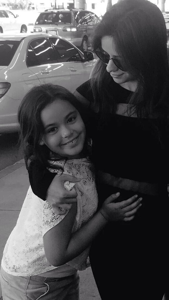 90MILESBEACH's tweet photo. Cabello's family is blessed 🌹 #camilacabello #soficabello #cabellofamily https://t.co/Fgwr0EU4k1