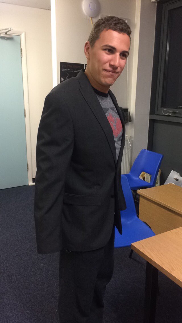 elliejfx's tweet image. The resemblance is uncanny. #MidgetProblems