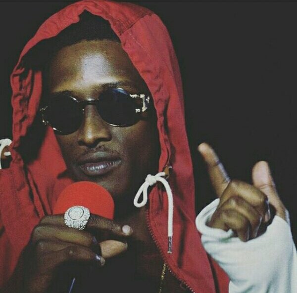 _MsTumie's tweet photo. This pic of @obeyoba is liiiiiiit AF #FaveTrapsa #Adibaddest #BW #illestinthegame #shadegameonfleek #squadgoals https://t.co/VBQDZyDqJE