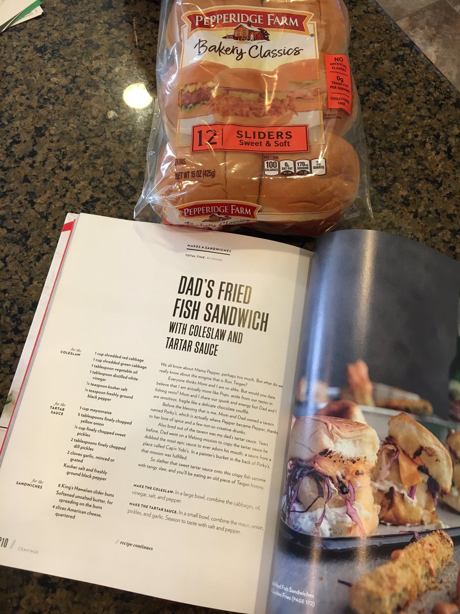 lingwaters's tweet photo. @chrissyteigen I specifically asked my husband to pick up King Hawaiian sided buns and he shows up with this. Smh. https://t.co/5G1Tcko1xl