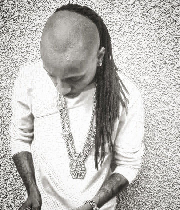 TabsKay's tweet photo. #Ndaga video loading still by @diamond_oscar the #BlingblingMaster @nbstv @TRACE_Urban @MTVBaseEast @djSlickStuart https://t.co/PNh55HhWM2