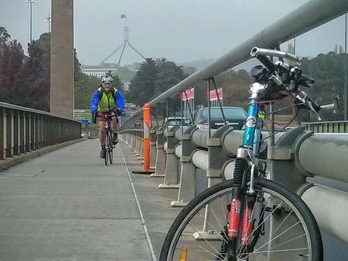 hetharia's tweet photo. #CommutesCount Even slow ones! #wet #windy #Canberra https://t.co/sDZnRtfJpI