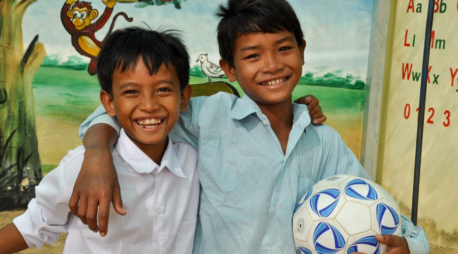 WorldVisionUSA's tweet photo. "Be devoted to one another in love. Honor one another above yourselves." –Romans 12:10 https://t.co/eEiOTUH8D3