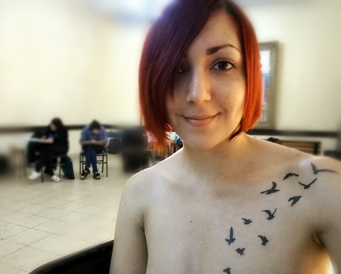 ximemime_'s tweet photo. Hoy empezamos de nuevo las clases de Dibujo, donde poso para los alumnos😊 #model #DrawModel #nude #artclass #tattoo https://t.co/cV5yQbFkFh