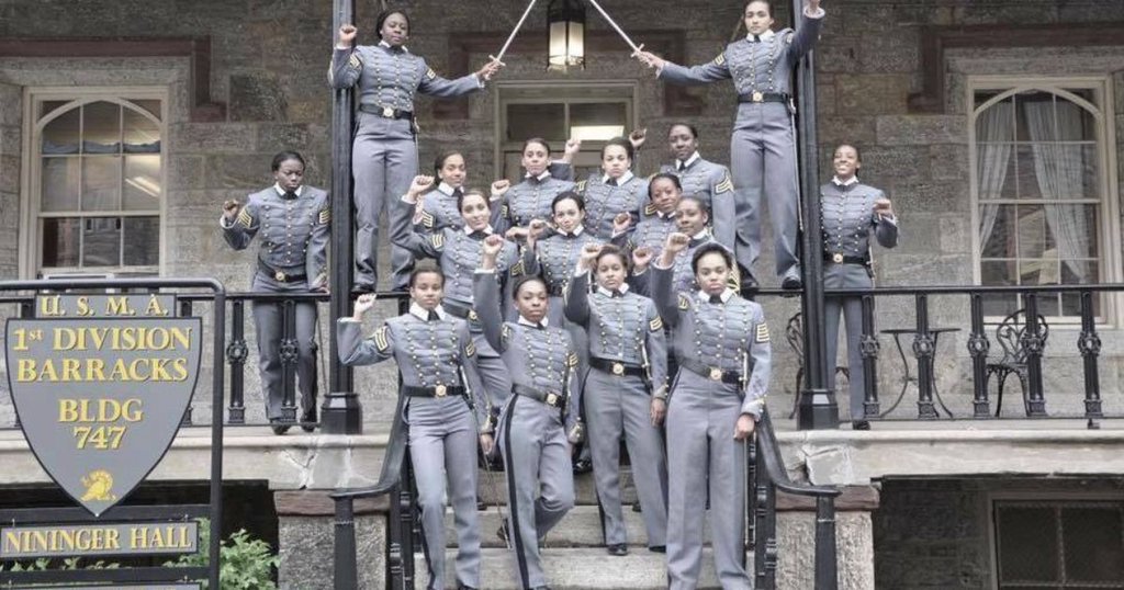 MarcRichNews's tweet photo. Nevermind the raised fist dates back 2 goddess Ishtar in 3500 B.C.#WestPoint to investigate🤔 https://t.co/9OQCF8cRfQ https://t.co/tXmAABJLmt