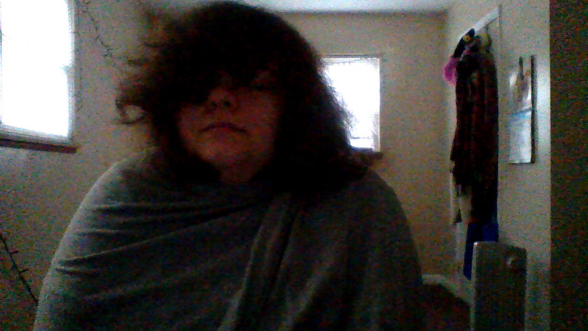 totaltrickmoved's tweet photo. I'm fucking freezing and my head is just a Mane https://t.co/Hyyh1Vdq8G