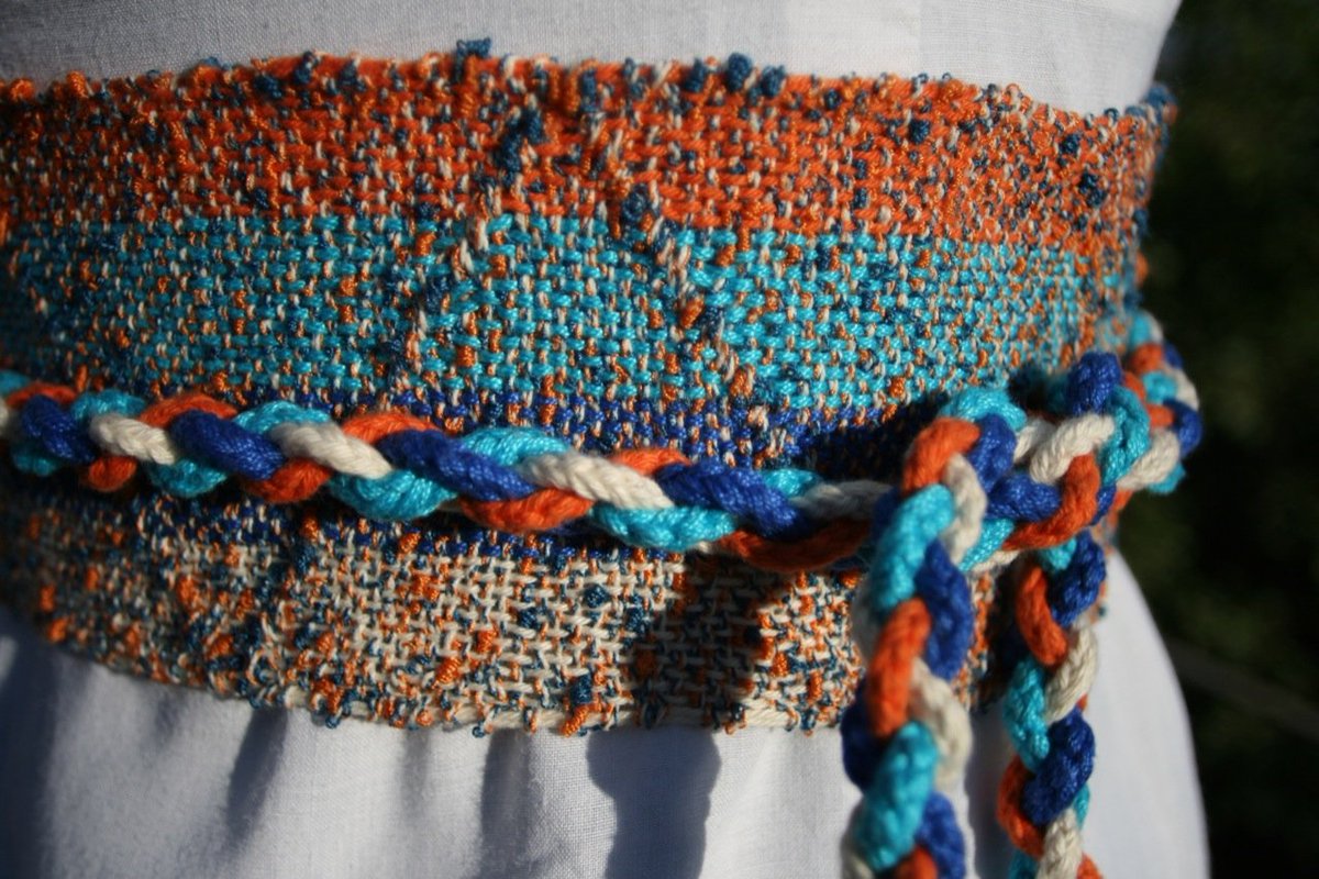 Ropantic's tweet photo. Eleonora López Tejedora de telar. Logro de su pasión un negocio rentable #textil #oficio #inspiracion #ropantic #art https://t.co/aQ7bALxA6L