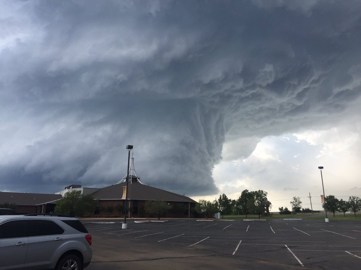 ryanbennett's tweet image. #KOCOFirstAlert @koconews The circulation as it came over North of Stillwater