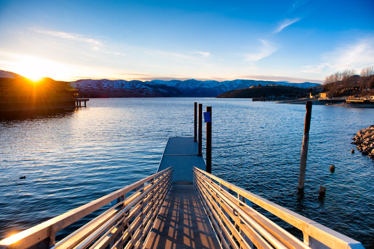 visitlakechelan's tweet photo. #LakeChelan won the Best Northwest Travel Destination from @425Magazine! #WaOriginal https://t.co/zzwAUryuyl https://t.co/JicNvGF5l3