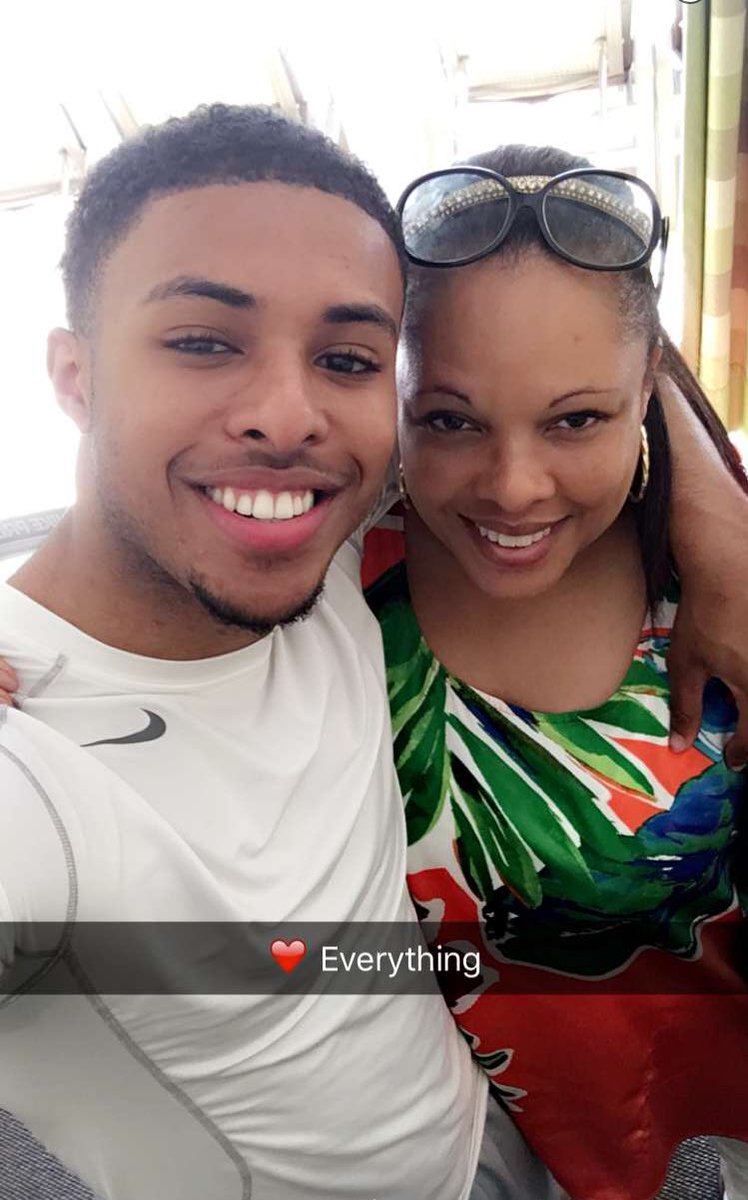 famous_roro's tweet photo. I Love This😩❤️ @diggy_simmons &amp; Mama Justine😘 https://t.co/2ZPt7QLxV1
