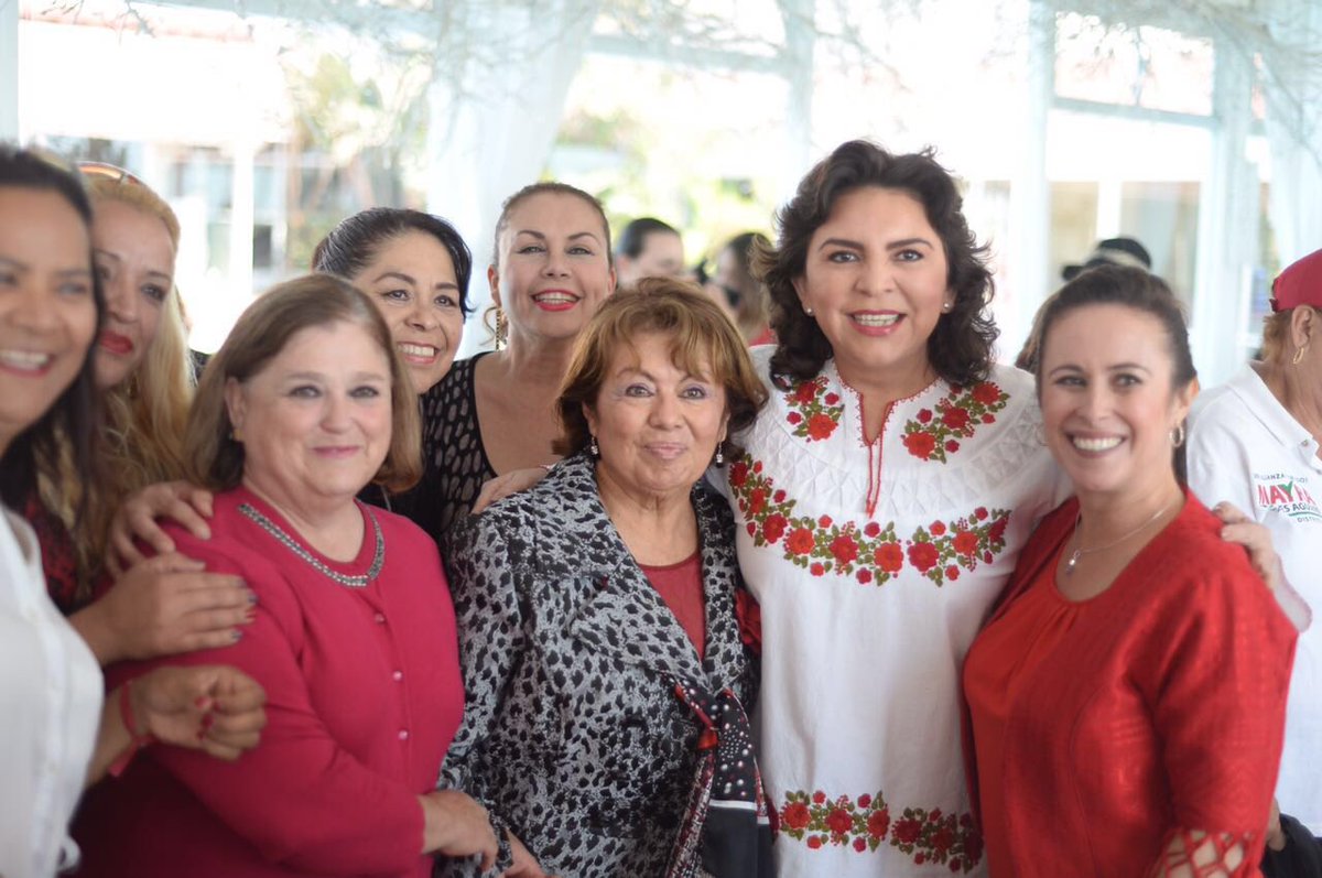 IvonneOP's tweet photo. En #Rosarito con "100 mujeres por la democracia" que todos los días trabajan para que se pueda #SentirIgualdad. https://t.co/A9VH26zL5u