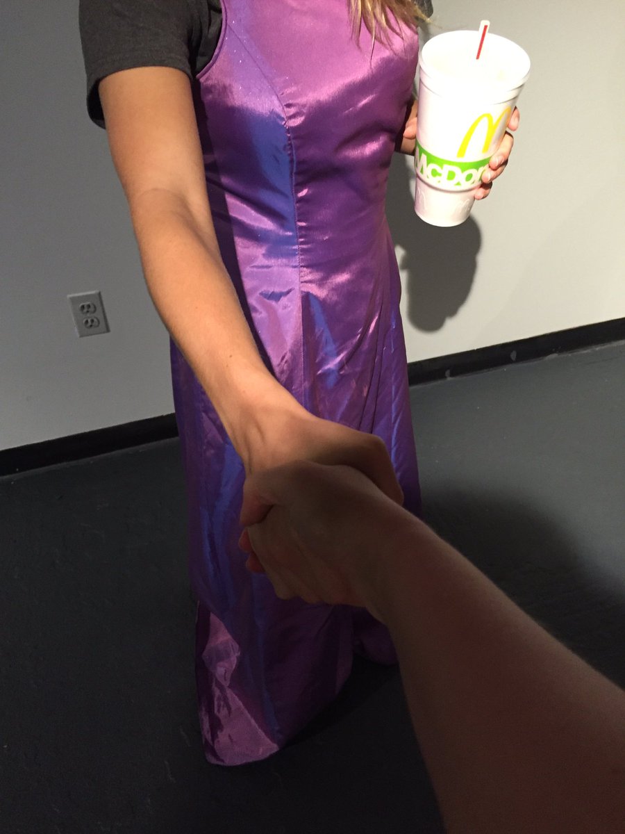 MorganVieira_'s tweet photo. 700 Retweets and @Emma_Stark22 wears this to prom!!!! https://t.co/OQ8sN2Mt79