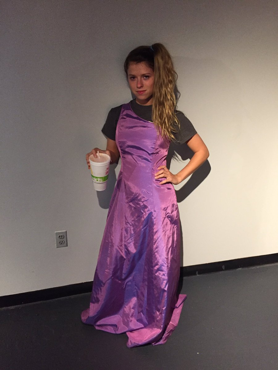 MorganVieira_'s tweet photo. 700 Retweets and @Emma_Stark22 wears this to prom!!!! https://t.co/OQ8sN2Mt79