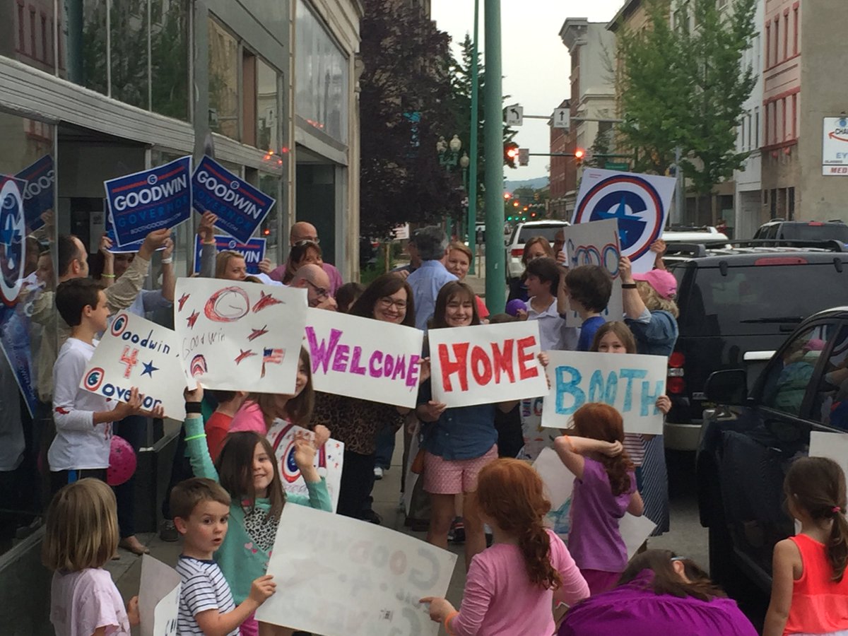 goodwinforwv's tweet photo. Welcome Home Rally and Sign Party. #TheFinalCountdown #GoodWinForWV #VotingBooth https://t.co/hj35pg12F1