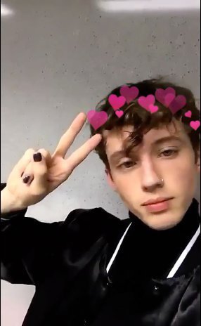 troyewithearts tweet picture