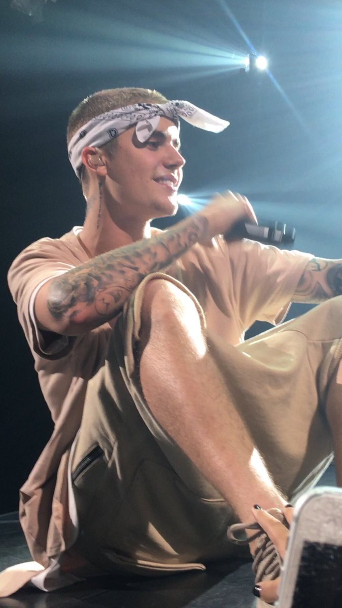 ibieberthought's tweet photo. I would give anything to be this close to him https://t.co/zqk9u3Jugz