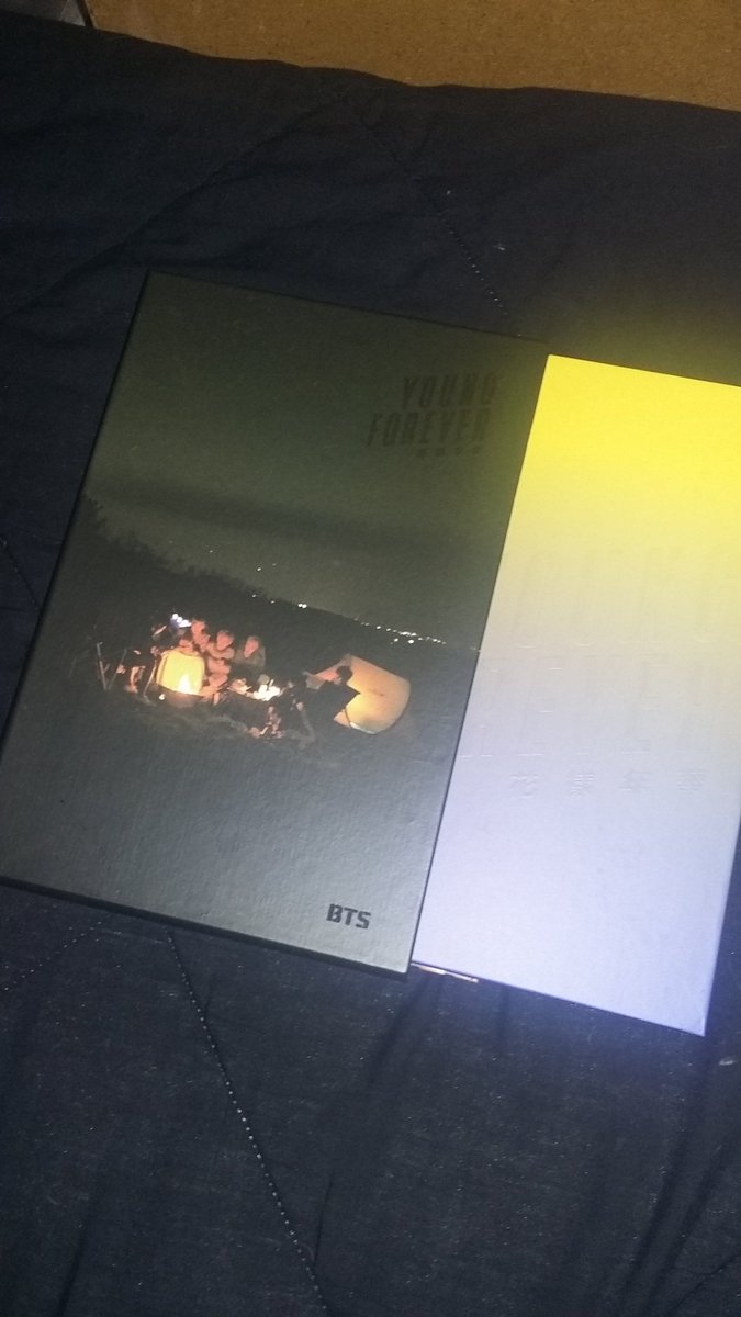 jhopeismyhomie's tweet image. My album arrived! 😄💕💌💿📦🎵🎶
#YoungForever #NightVersion #BTS