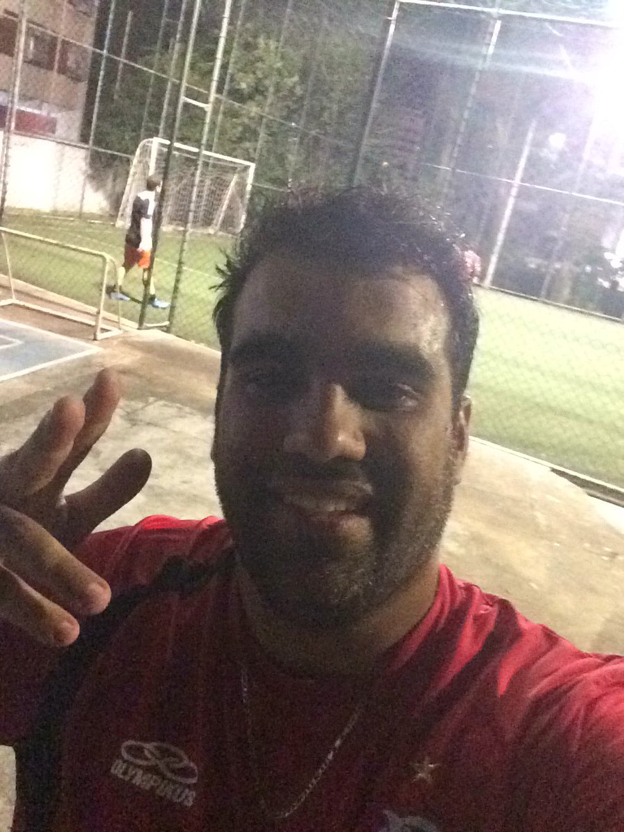 marcocheuin's tweet photo. Na volta do afastamento eleito melhor do racha valeu galera.
#riocricket #pelada #amigos https://t.co/YIkWeldawN
